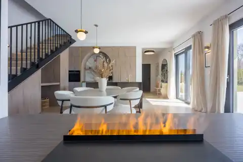 Istra, Svetvinčenat - Moderna vila s grijanim bazenom