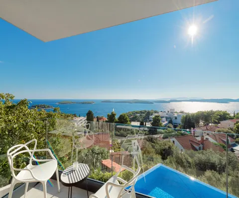 Hvar – Moderna vila s pogledom na more 195 m2