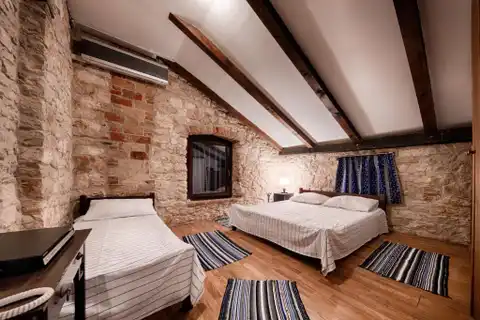 Комижа - Каменный дом у моря