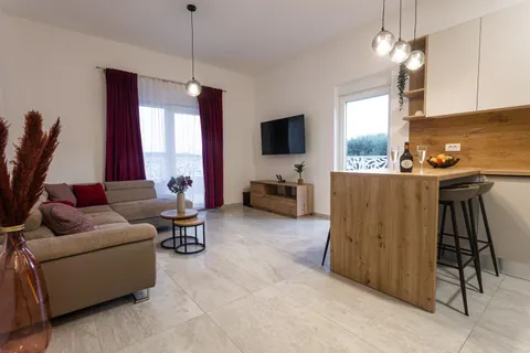 Trogir – jednosoban stan s loggiom i vrtom dugoročan najam