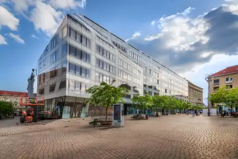 Zagreb, Ban Centar – Trosoban stan 131 m2