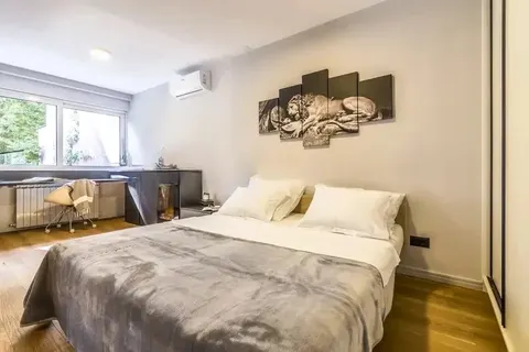 Zagreb, Pantovčak- Luksuzan dvosoban stan s vrtom 110 m2 najam