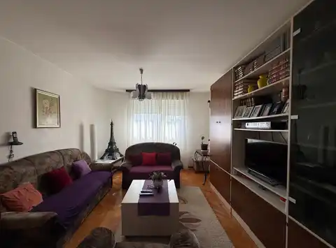 Split, Spinut - Dvosoban stan s loggiom u centru grada