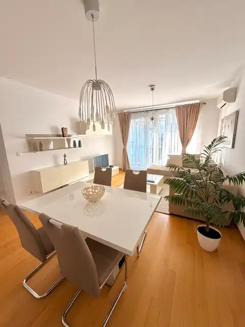 Split, Spinut - one-bedroom apartment with a garage and loggia near the center