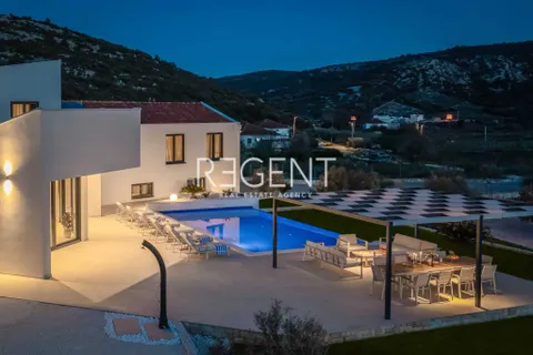 Trogir, Marina - luxusní vila v klidném prostředí, 6900m2