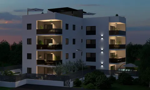 Trogir, Okrug Gornji – Dvosoban penthouse s krovnom terasom u novograd