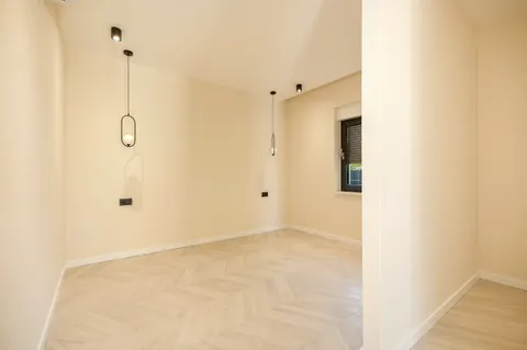 Trogir - Nova moderna vila od 300m2 s bazenom i jacuzzijem
