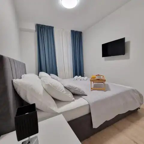 Split, Kamen - Appartement de trois pièces avec jardin privé