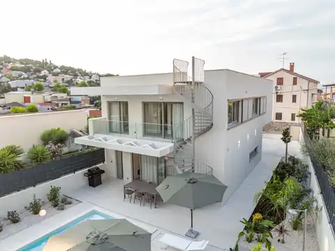 Brač, Sutivan - villa de 232 m², piscine, places de parking, vue sur mer