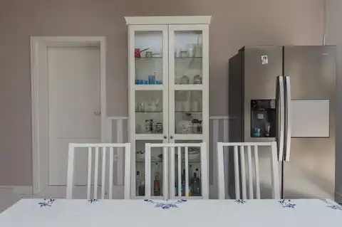 Kaštela, Kaštel Lukšić – peterosoban stan s prostranim vrtom