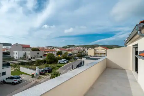 Vodice, Zatonska Straße - Doppelhaushälfte in ausgezeichneter Lage