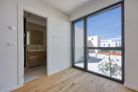 Istra, Novigrad - Četverosoban apartman u luksuznom stambenom kompleksu 115 m2