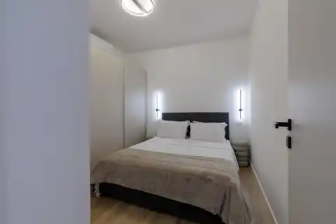 Split, Kila – stan 51 m² z vrtom, bazenom in s parkiriščem