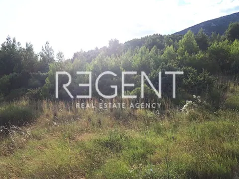 Brač, Bol - pozemek nedaleko pláže Zlatni rat 4280m2