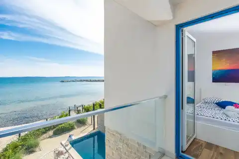 Privlaka - Dom szeregowy z basenem i tarasem na dachu.