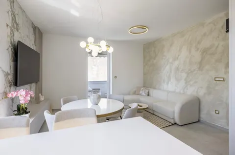 Split, Bačvice - Luksuzan dvosoban stan 64 m2