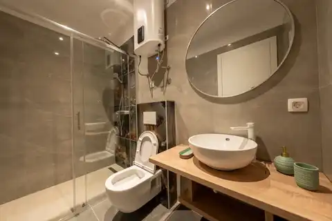 Split, Strožanac - Moderna vila s pogledom na more, bazenom i pomoćnim objektom 50 m2