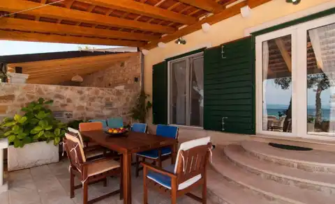 Brač, Mirca - Vila z bazenom ob morju 330m2