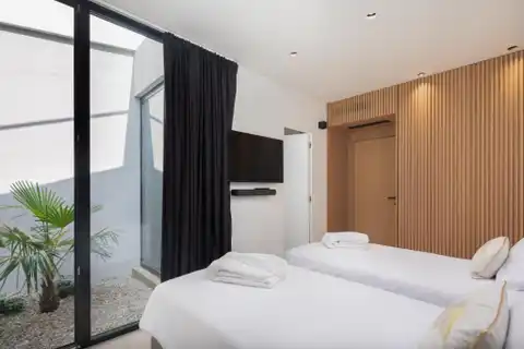 Brač - Moderna vila s bazenom, jacuzzijem i saunom