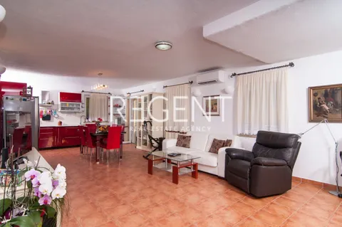 Brač, Mirca - kamenná vila s výhledem na moře, 300m2