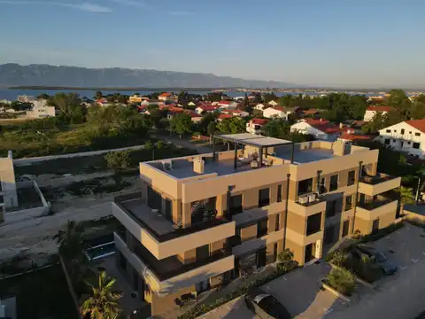 Privlaka, Sabunike — dvosoban stan 139 m2, bazen, vrt, parking mjesto