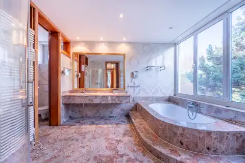 Zagreb, Šestine - Jedinstvena kuća s bazenom i velikim vrtom