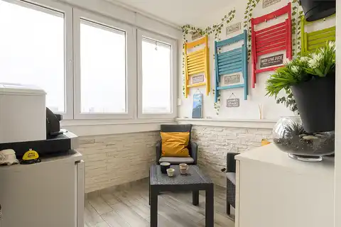 Zagreb, Sloboština - renoviran trosoban stan s lođom