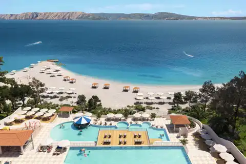 Novi Vinodolski - Mövenpick, trosoban apartman, prvi red do mora