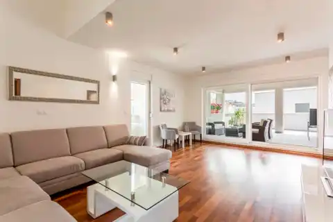 Podstrana - Three-room apartment with a terrace