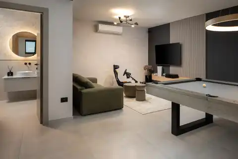 Podstrana - Moderná luxusná vila s bazénom a strešnou terasou