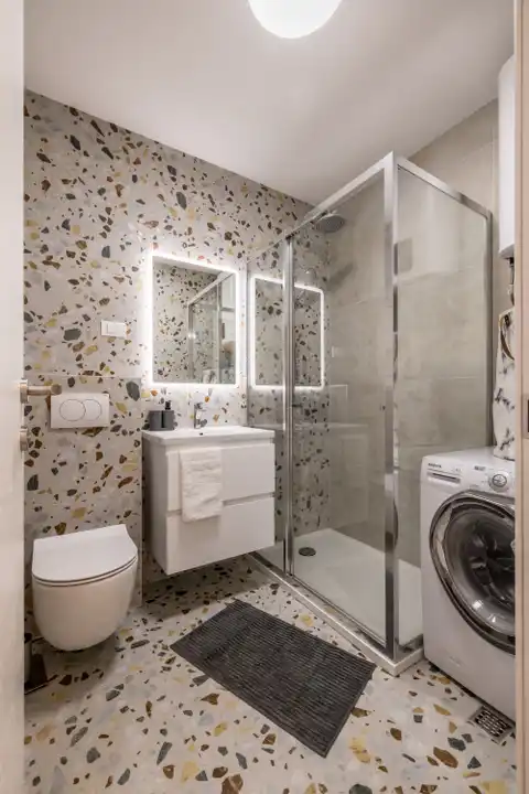 Spalato, Žnjan - Appartamento trilocale con loggia e vista mare