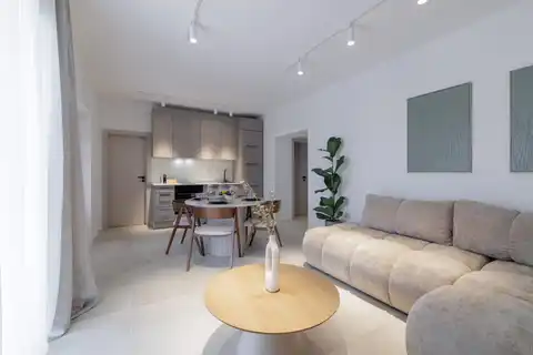 Split, Kila – stan 70 m² s savno, vrtom in bazenom