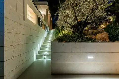 Brač, Milna - Villa moderna in prima fila sul mare, 264 m2