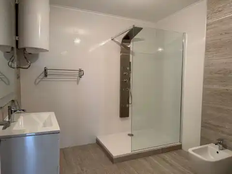 Čiovo, Okrug Gornji - Appartement une chambre, premier rang face à la mer