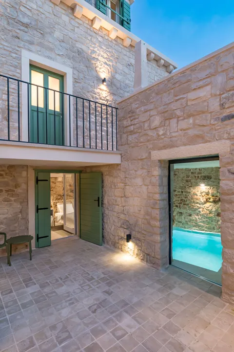 Brač, Pučišća - Nádherná kamenná vila 120 m2
