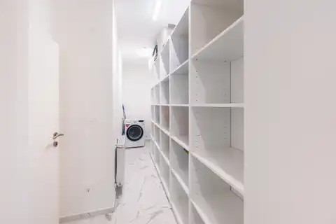 Záhřeb, Jelenovac – Moderní třípokojový byt s velkou terasou a garáží