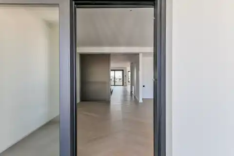 Zagreb, Nova cesta — četverosoban dvoetažni stan 164 m² s dvije garaže