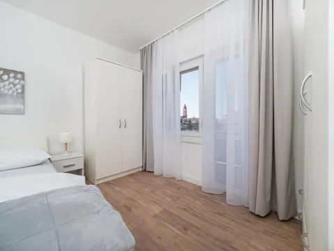 Trogir, centar - Dvosoban stan sa prekrasnim pogledom i loggiom