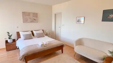 Villa 472 m², Brodarica — en première ligne de mer, 3 appartements