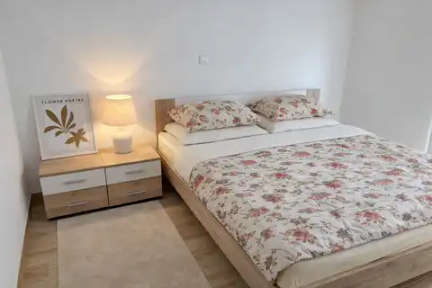 Zadar, Petrčane - Dvosoban stan s vrtom i terasom