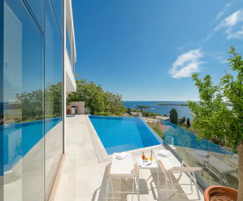 Hvar – Moderna vila s pogledom na more 195 m2