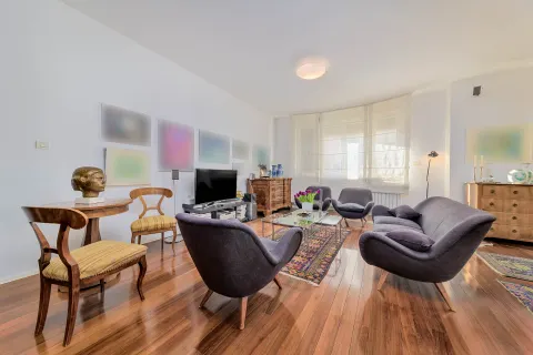 Zagreb, Centar – Elegantni četverosobni stan