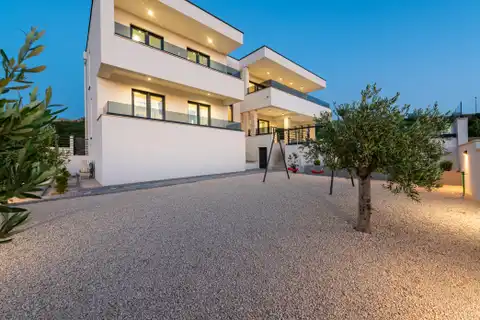 Zadar, Rovanjska – villa de 220 m², piscine et vue sur la mer