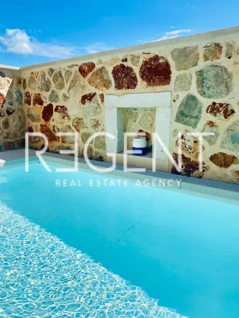 Hvar - villa in pietra dal design unico di 250m2