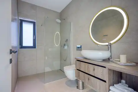 Kuća 230 m² — grijani bazen, krovna terasa, Poreč