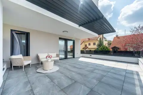 Šestine – ekskluzywne mieszkanie w willi miejskiej z prywatnym wejściem i garażem