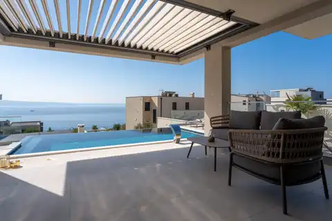 Podstrana - Moderná luxusná vila s bazénom a strešnou terasou