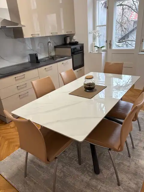 Zagreb, Center - Štirisobno stanovanje za najem