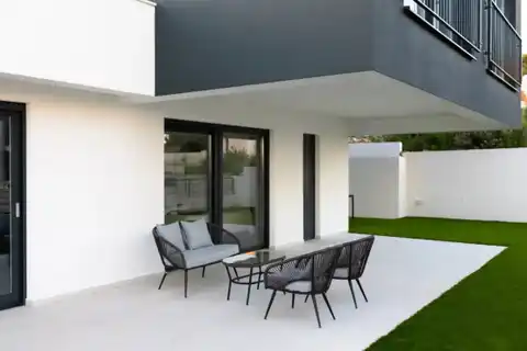 Trogir, Vinišće - Moderna vila s bazenom i panoramskim pogledom