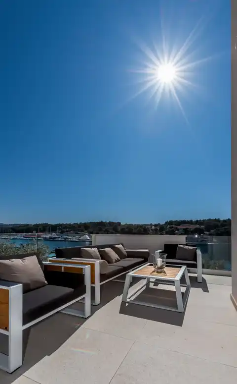 Brač, Milna - Villa moderna in prima fila sul mare, 264 m2